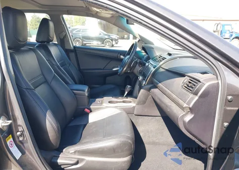 2014 Toyota Camry Se z USA, uszkodzony, nr VIN 4T1BF1FK1EU459152